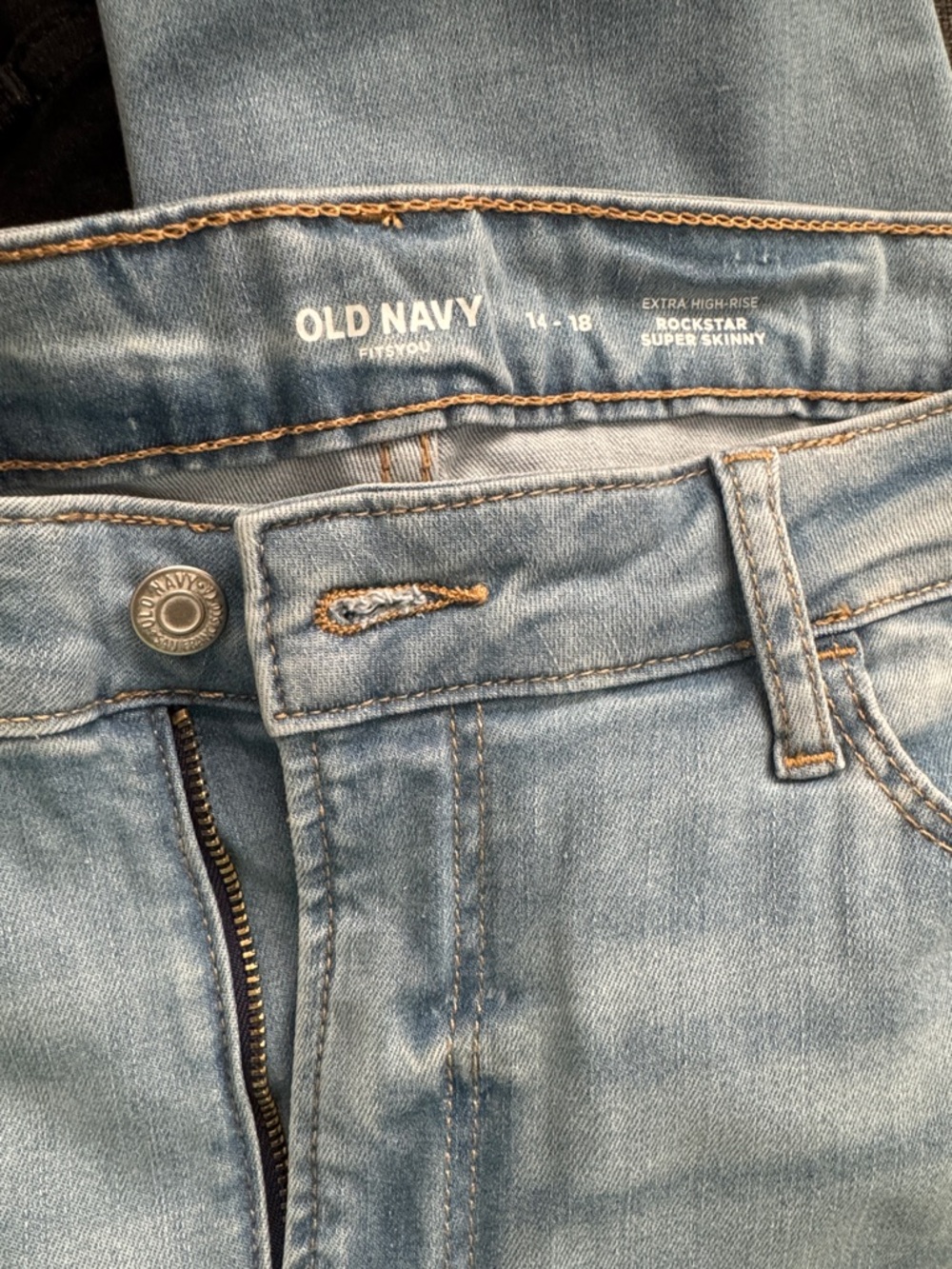 Old Navy “FitsYou” Light Wash Rockstar Super Skinny Jeans (14-18)